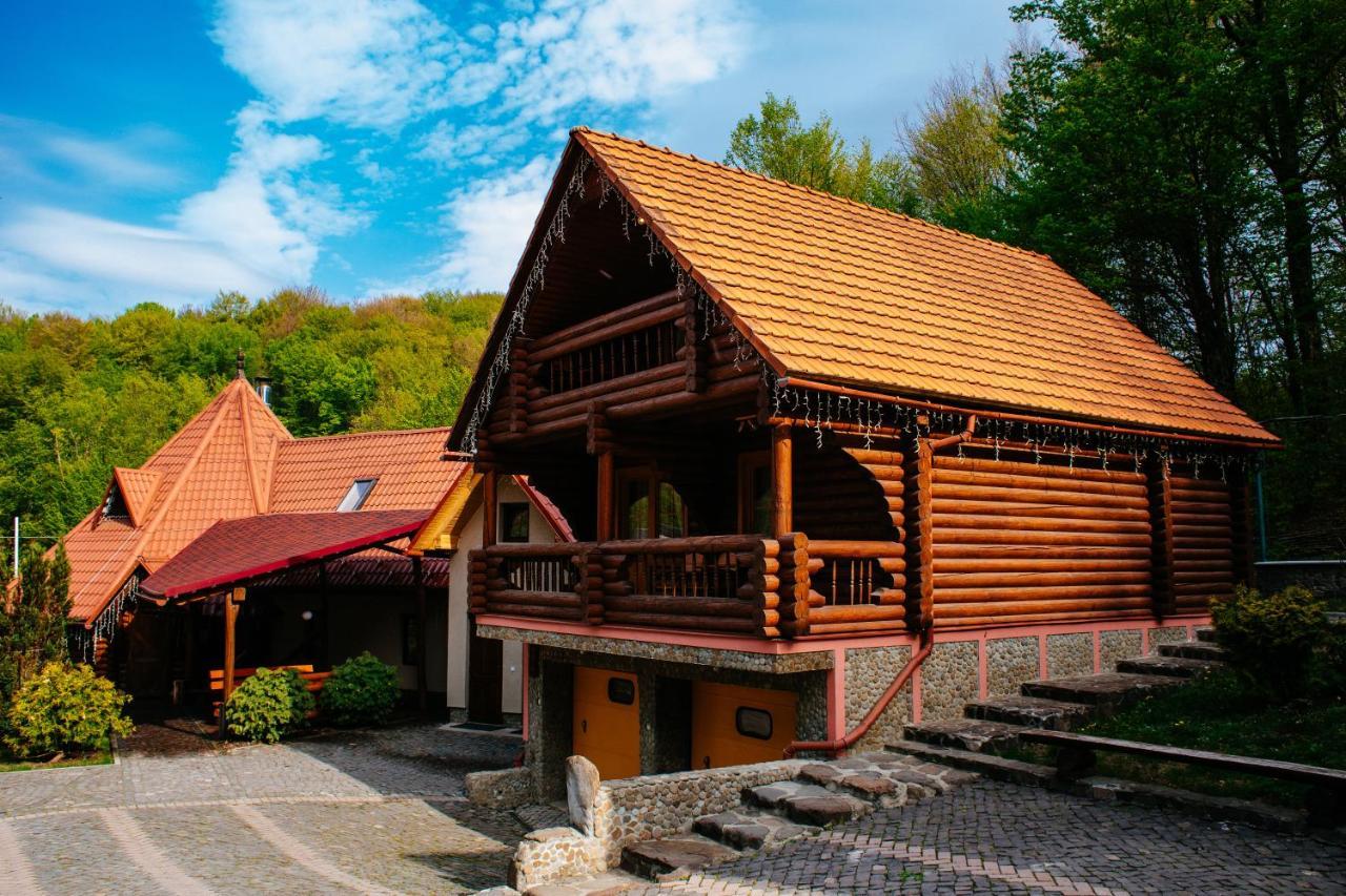 Toursit Complex Polyana Kvasova Hotel Buitenkant foto